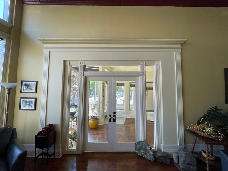 More Photos Of 301 Washington St W, Charleston Office For Lease