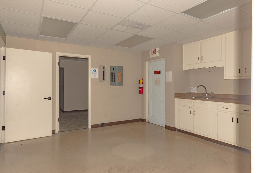More Photos Of 1401 Applewood Dr, Dalton Medical For Lease