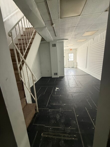 More Photos Of 1669 Wisconsin Ave NW, Washington Storefront For Lease