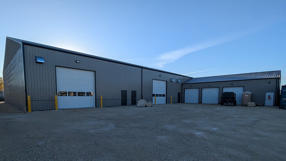More Photos Of 17 Don Valley Pky, Oakbank Warehouse For Lease