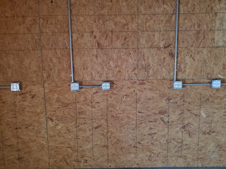 More Photos Of 2290 Dickinson Ave, League City Warehouse For Lease
