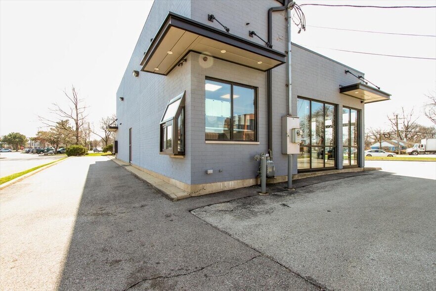 More Photos Of 720 E Rand Rd, Mount Prospect Fast Food For Sale