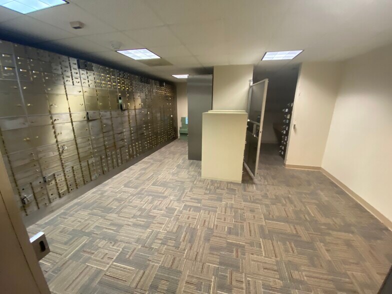 More Photos Of 400 W Tuscarawas St, Canton Office For Sale