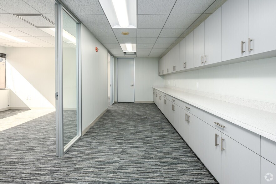More Photos Of 4520 East West Hwy, Bethesda Office For Lease