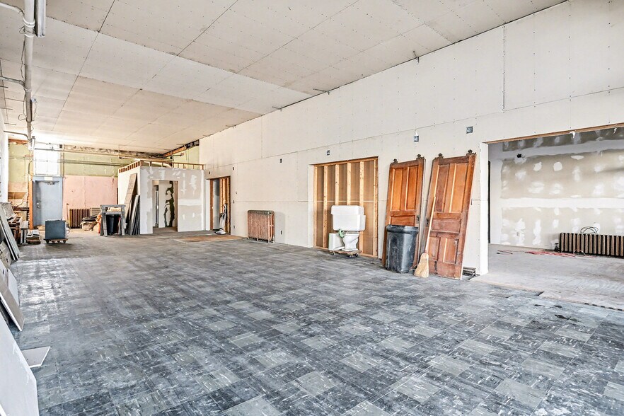 More Photos Of 422 E Coolbaugh St, Red Oak Storefront Retail Office For Sale