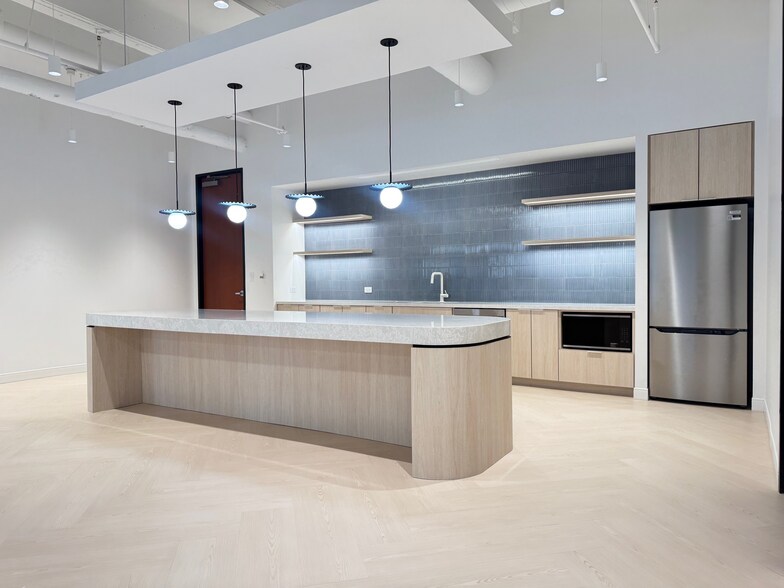 More Photos Of 3860 W Northwest Hwy, Dallas Office For Lease