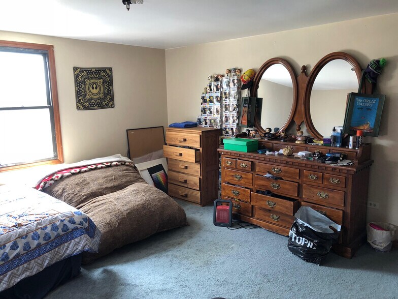 More Photos Of 2021 Mt Troy Rd, Pittsburgh Bar For Sale