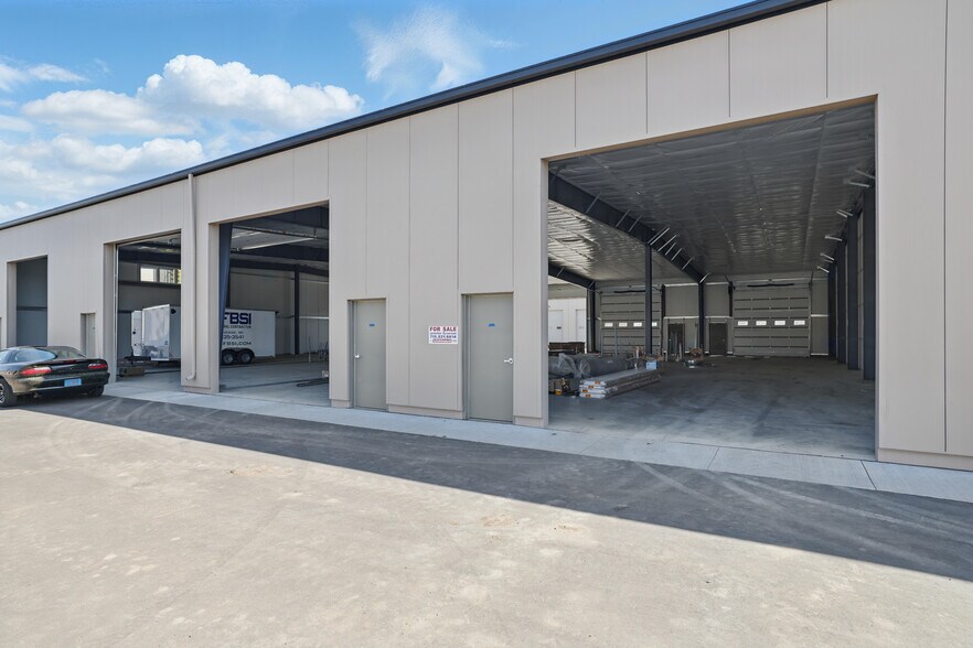 More Photos Of 663 Valerie Ave, Hudson Self Storage For Sale