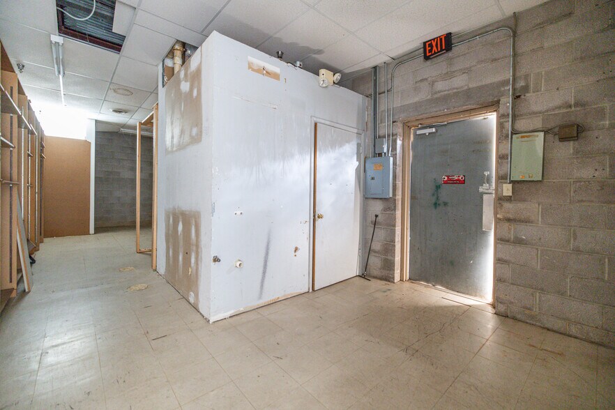 More Photos Of 718 N 12th St, Murray General Retail For Lease