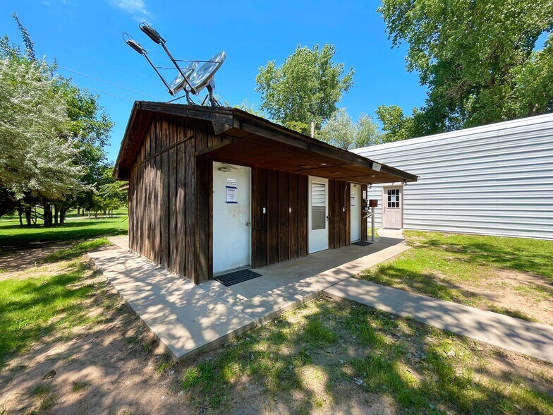 More Photos Of 25338 US Highway 270, Woodward Trailer Camper Park For Sale