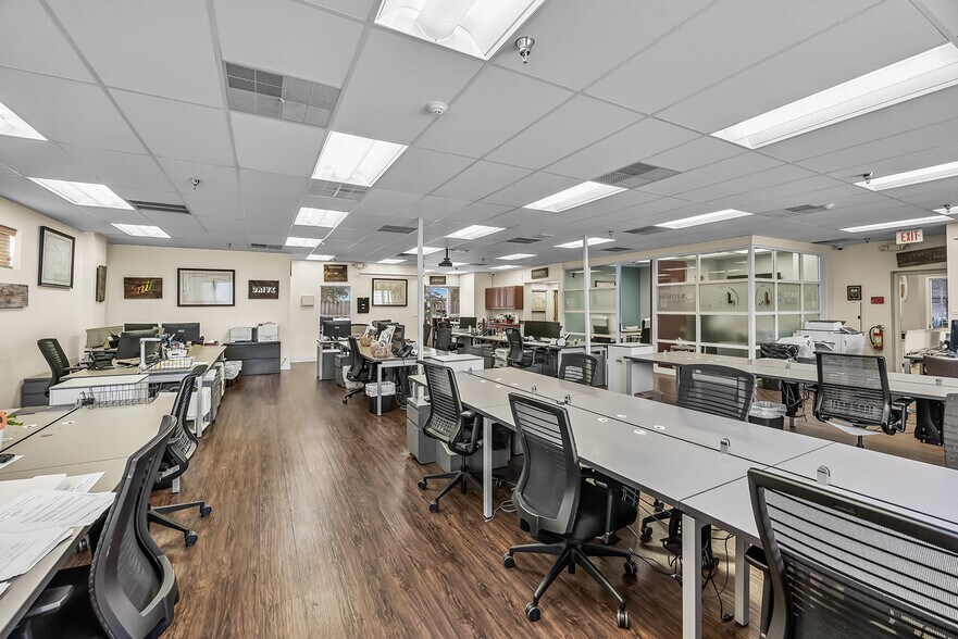 More Photos Of 39 Woodland Rd, Roseland Office For Sale