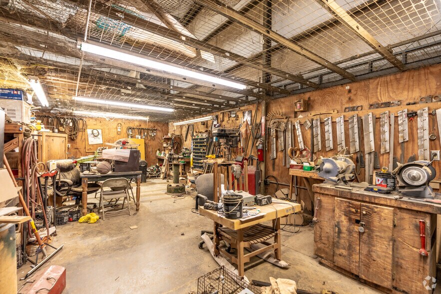 More Photos Of 4669 Mount Sharon Rd, Greenbrier Industrial For Lease