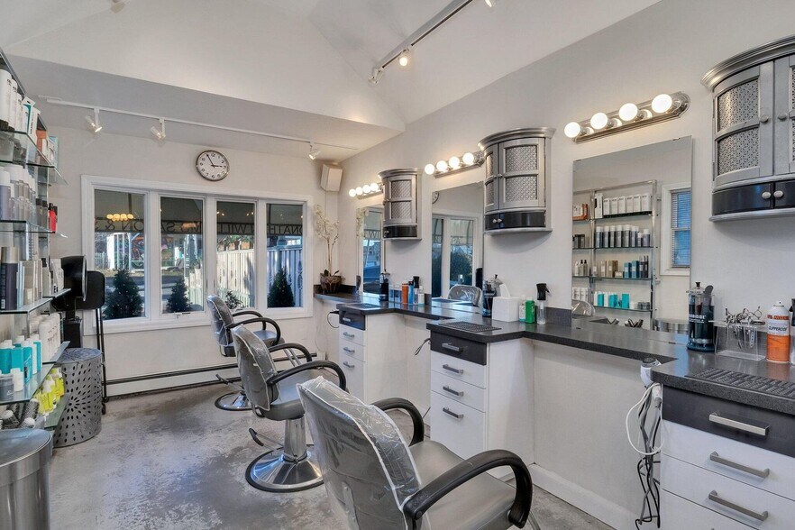 More Photos Of 139 A Bradford St, Provincetown Storefront Retail Residential For Sale