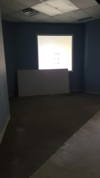 More Photos Of 1192 Marine Dr, North Vancouver District Storefront For Lease
