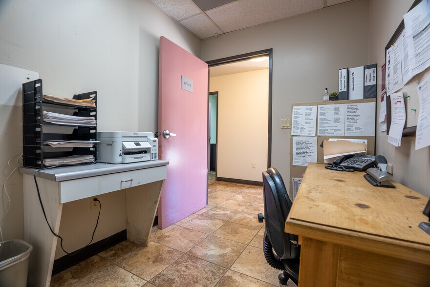 More Photos Of 4946 Florence Ave, Bell Medical For Lease