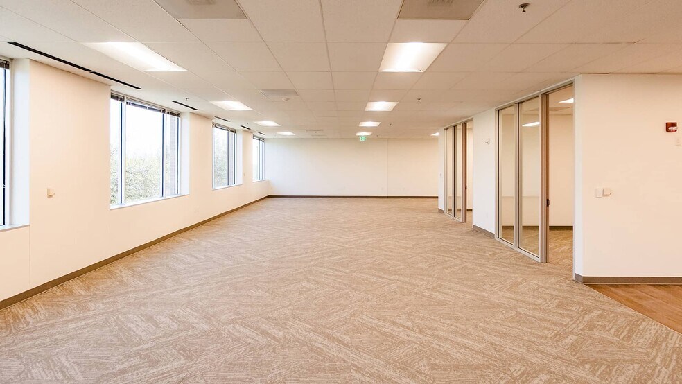 More Photos Of 9601 Amberglen Blvd, Austin Office For Lease
