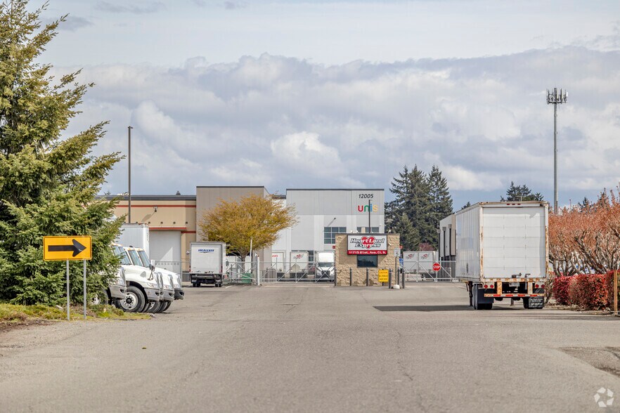 More Photos Of 12005 Steele St S, Tacoma Distribution For Lease