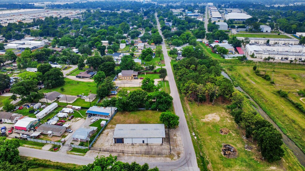 More Photos Of 8603 Shoal Creek Dr, Houston Warehouse For Sale