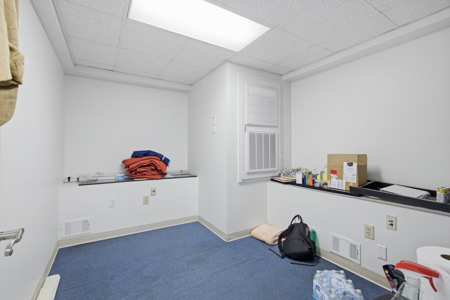 More Photos Of 201 New Bridge St, Jacksonville Office Residential For Sale