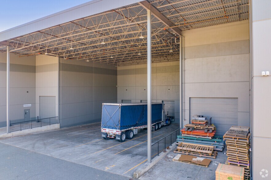 More Photos Of 27515 56th Ave, Langley Twp Warehouse For Lease