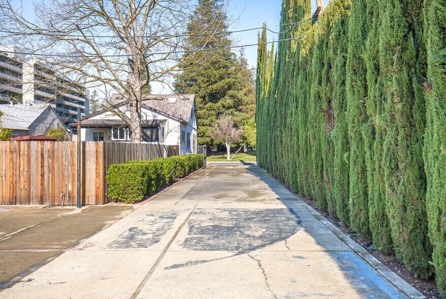 More Photos Of 5652-5654 Broadway, Sacramento Apartments For Sale