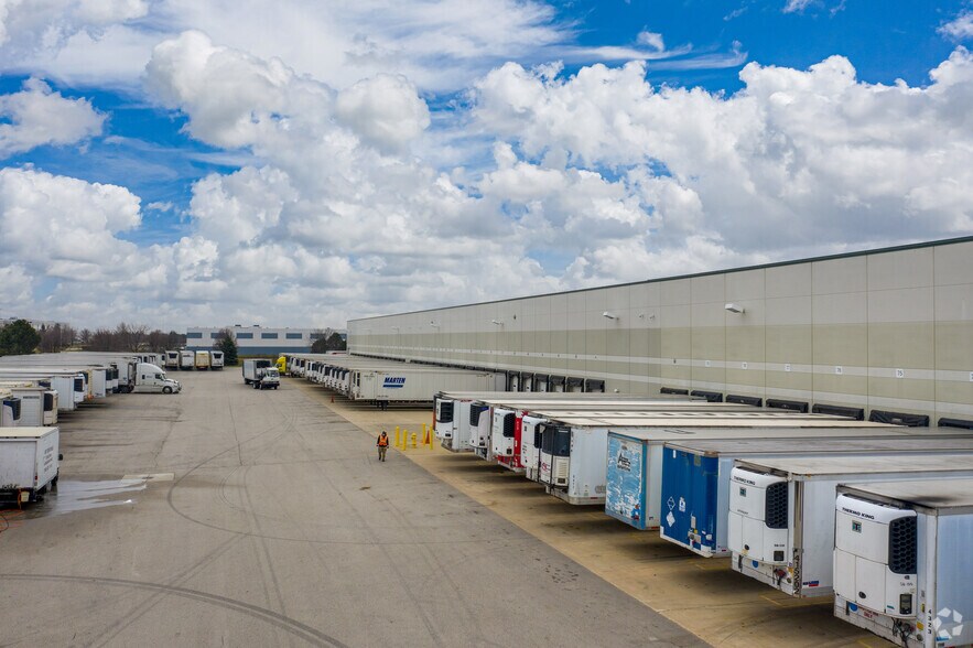 More Photos Of 901 Carlow Dr, Bolingbrook Manufacturing For Lease