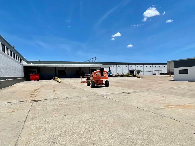 More Photos Of 5501 Thelin St, Fort Worth Warehouse For Lease