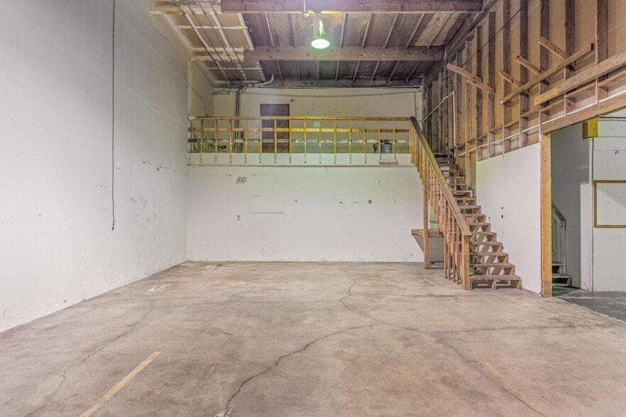 More Photos Of 15635-15850 SE 114th Ave, Clackamas Unknown For Lease