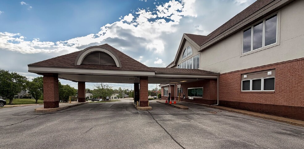 Primary Photo Of 16415 Village Plaza View Dr, Wildwood General Retail For Lease