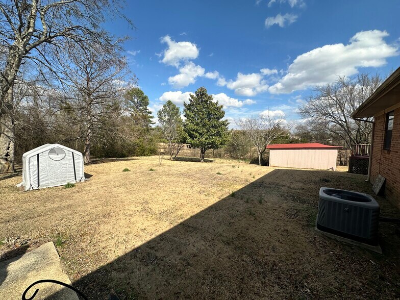 More Photos Of 2840 McCullough Blvd, Belden Office Residential For Sale