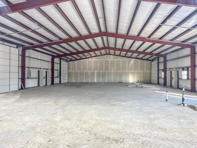 More Photos Of 14664 Day Rd, Roanoke Warehouse For Lease