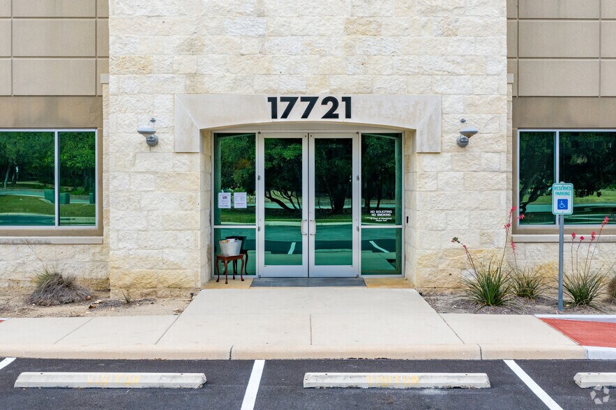 More Photos Of 17721 Rogers Ranch Pky, San Antonio Office For Lease