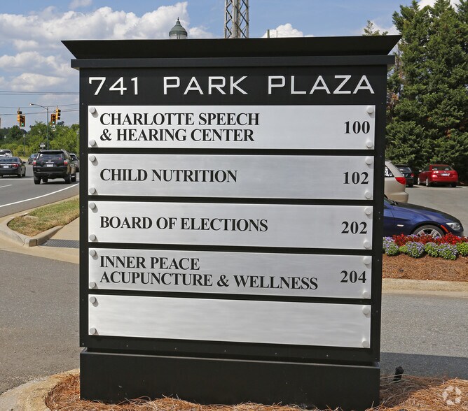 More Photos Of 741 Kenilworth Ave, Charlotte Office For Lease