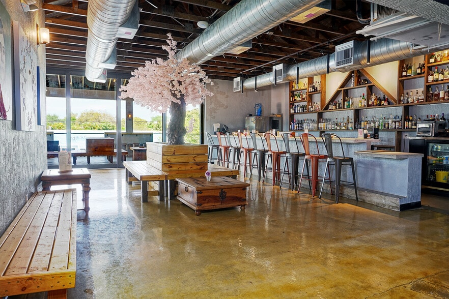 More Photos Of 2010 Wilton Dr, Wilton Manors Restaurant For Sale