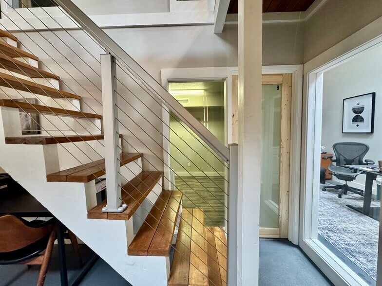 More Photos Of 2722 SE 25th Ave, Portland Office For Lease