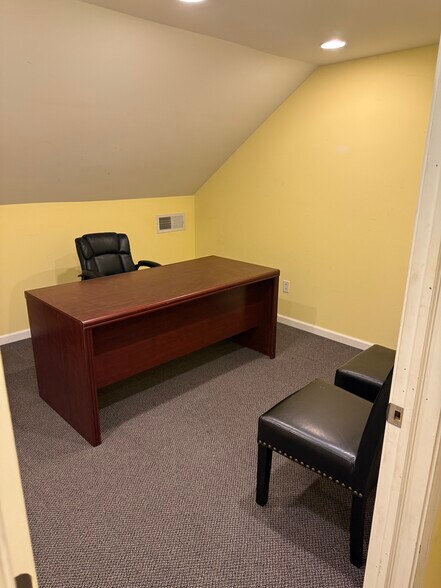 More Photos Of 688 Derby Ave, Seymour Warehouse For Lease