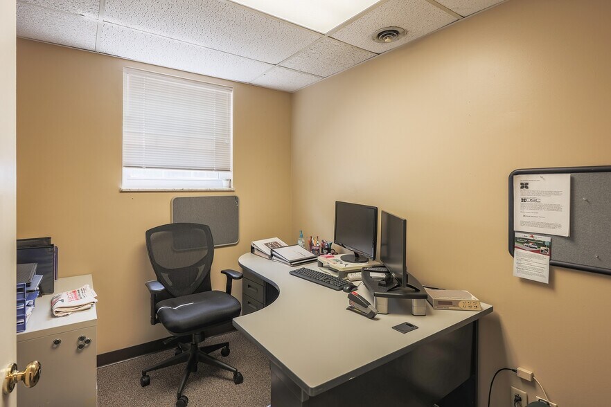 More Photos Of 5830 N High St, Worthington Office For Lease