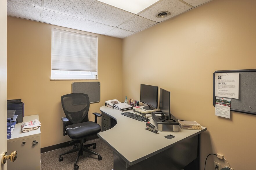 More Photos Of 5830 N High St, Worthington Office For Lease
