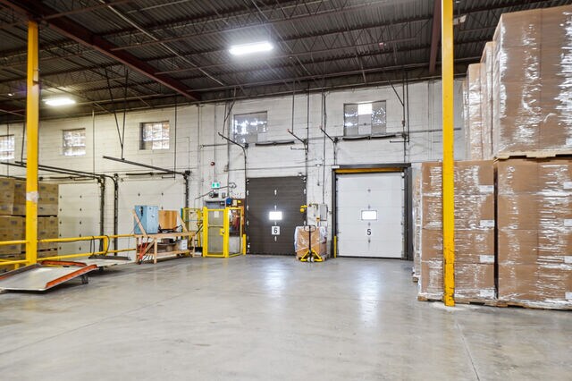 More Photos Of 1480-1550 Rte Transcanadienne, Dorval Manufacturing For Lease