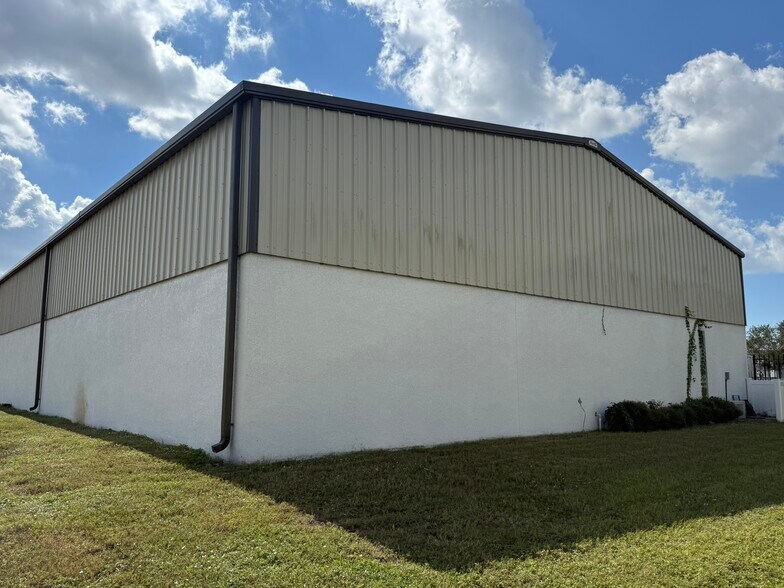 More Photos Of 6860 28th St Cir, Sarasota Warehouse For Sale