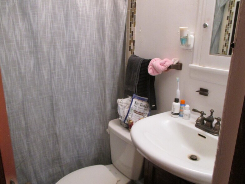 More Photos Of 905 NE Lake St, Pullman Multifamily For Sale