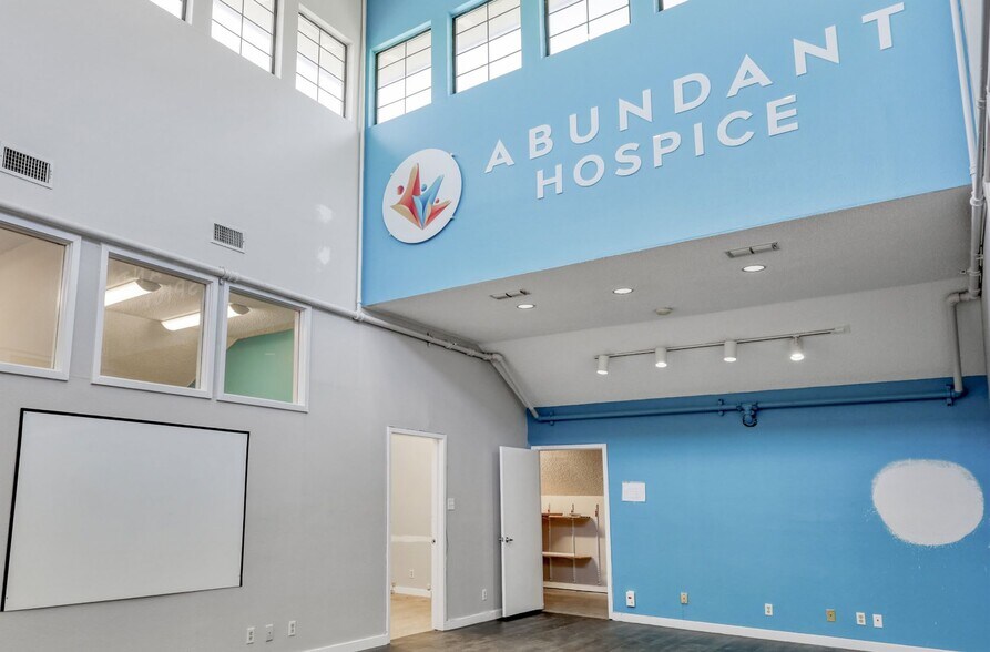 More Photos Of 13431 Blanco Rd, San Antonio Medical For Lease