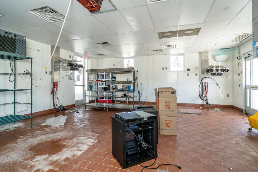More Photos Of 1968 W Main St, Salem Fast Food For Lease