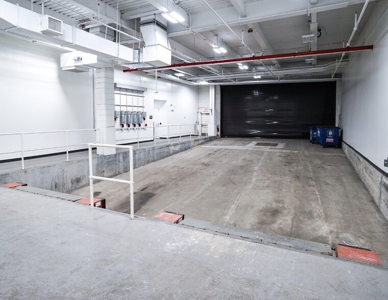 More Photos Of 48-23 55th Ave, Maspeth Warehouse For Lease