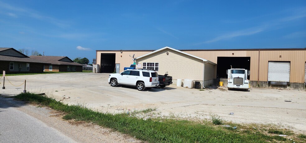 More Photos Of 304 W Sunset St, Fordland Manufacturing For Sale