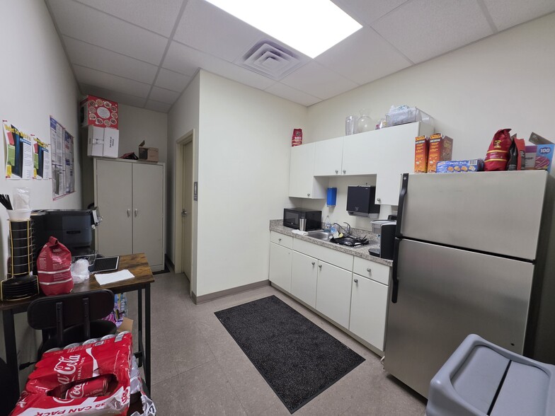 More Photos Of 2012 58th Ave Cir E, Bradenton Warehouse For Lease