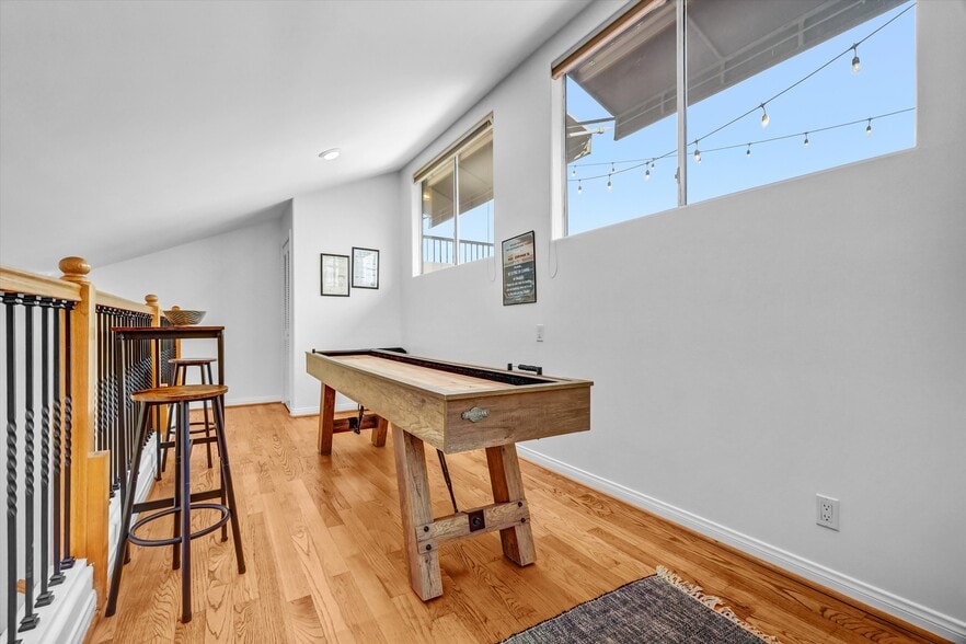 More Photos Of 179 Pomona Ave, Long Beach Hospitality For Sale