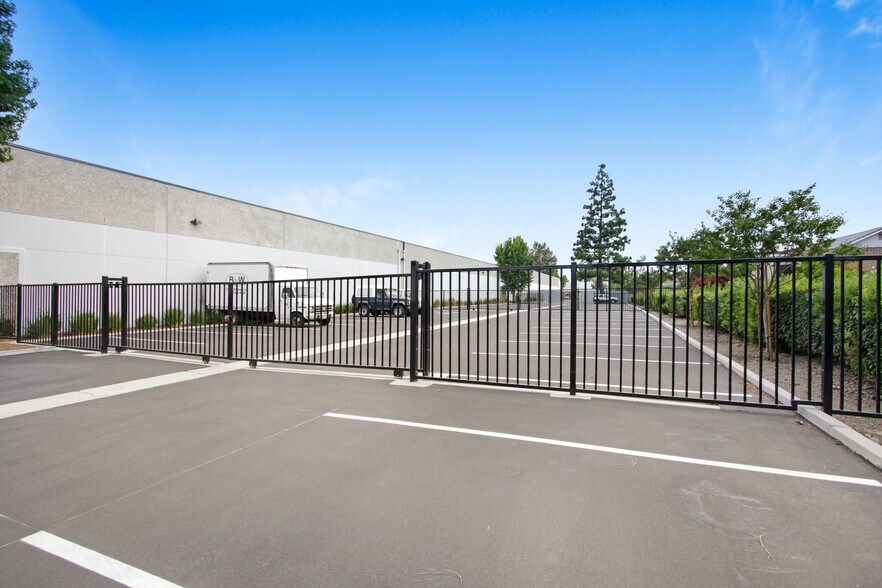 More Photos Of 15613-15619 Blackburn Ave, Norwalk Warehouse For Lease