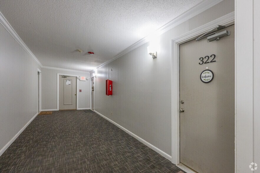 More Photos Of 383-435 Oaklawn Ave, Cranston Apartments For Sale