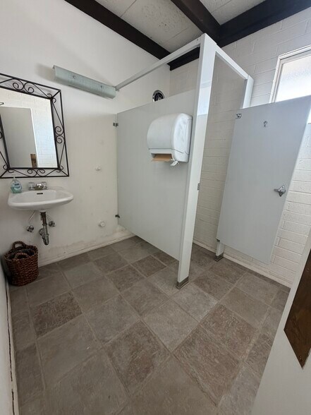 More Photos Of 1477 N Silverbell Rd, Tucson Religious Facility For Sale